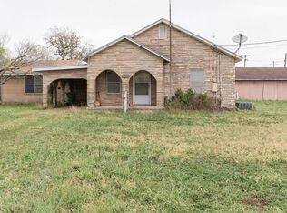 516 E Alexander St, Cuero, TX 77954