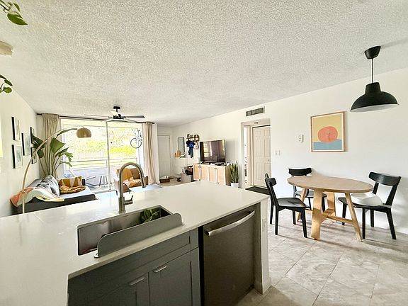 3rd image of 621 Lyons Rd APT 9102