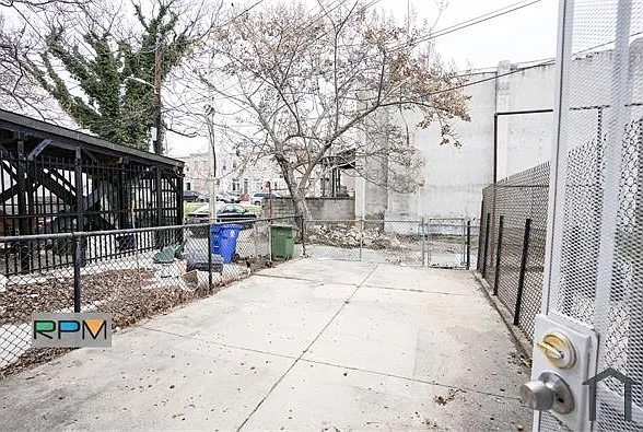1607 N Patterson Park Ave — Photo 18