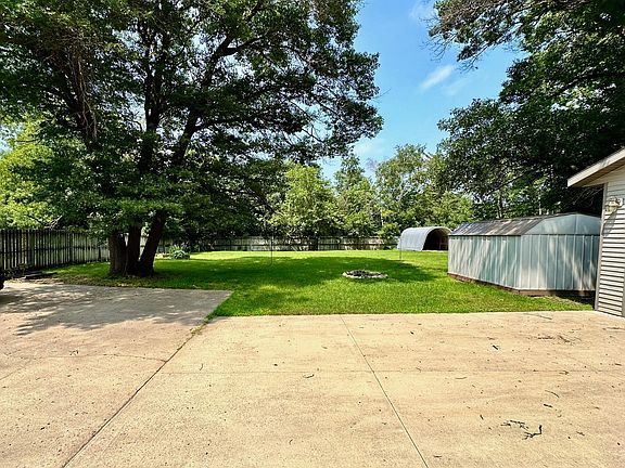 4th image of 8988 Ivy Rd