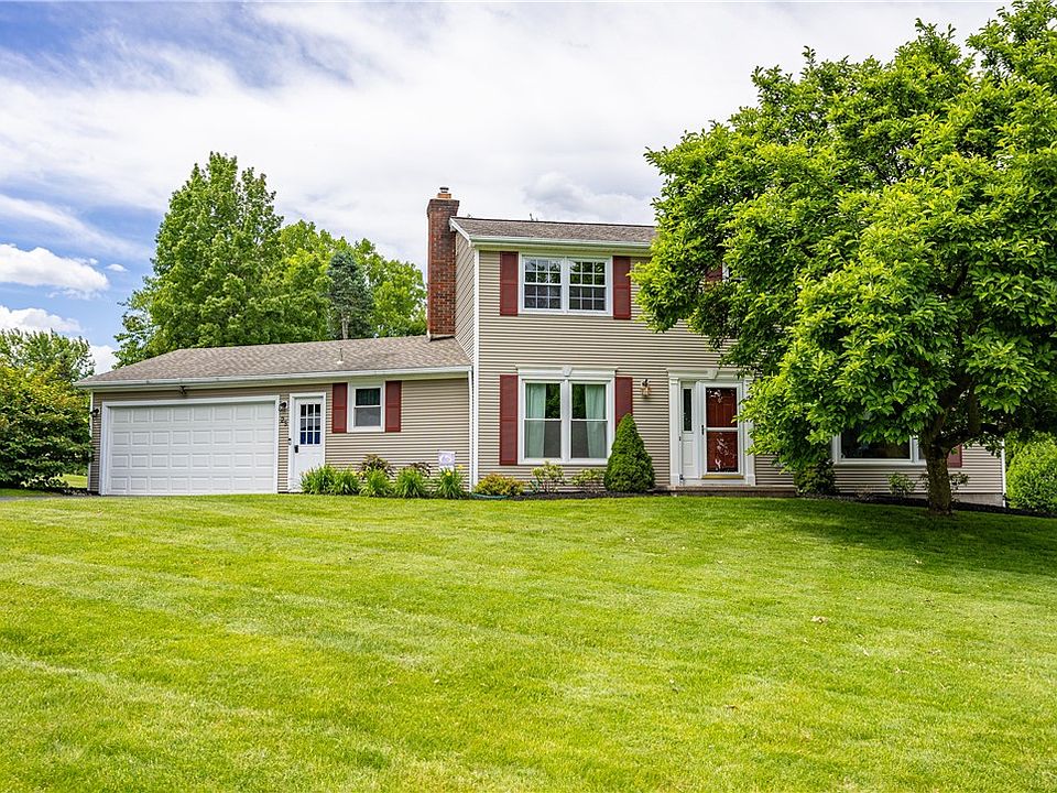 1st image of 25 Dahlia Dr