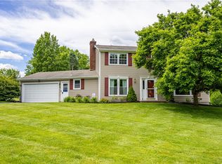 25 Dahlia Dr, Fairport, NY 14450