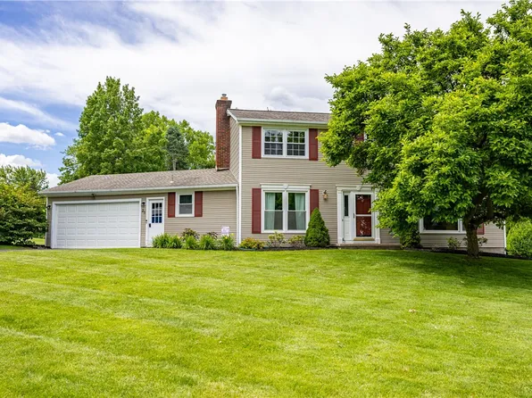 25 Dahlia Dr, Fairport, NY 14450