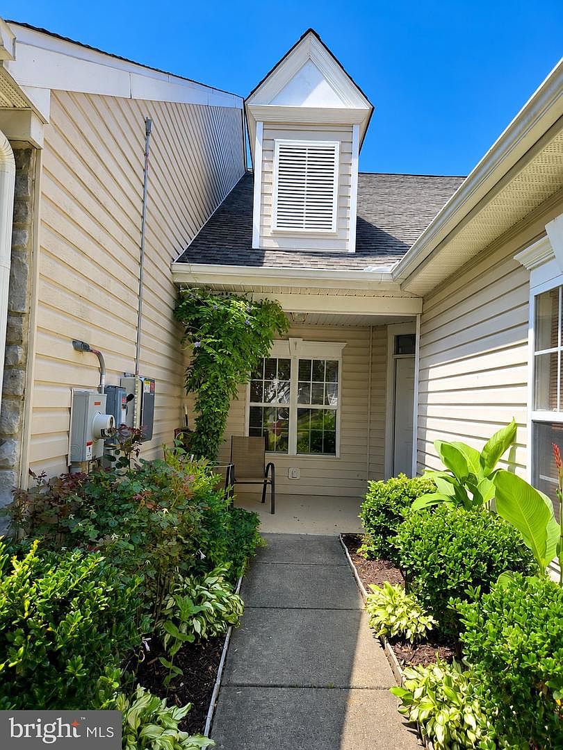 9036 Executive Club Dr