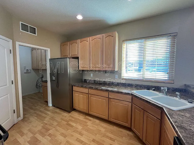 5271 Canyon View Dr — Photo 12