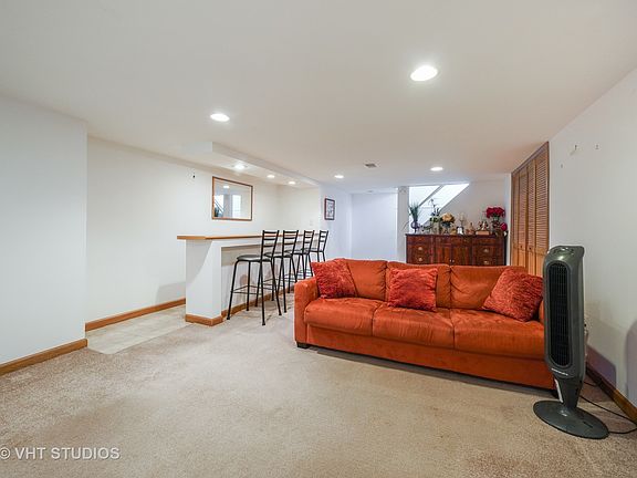5th image of 439 Holly Ct