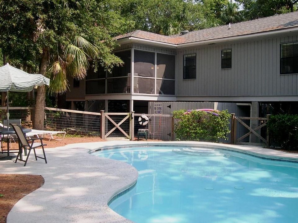 This Fantastic North Forest Beach House has a huge lot and a great pool!