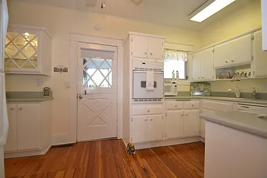 1121 Victoria Dr — Photo 21