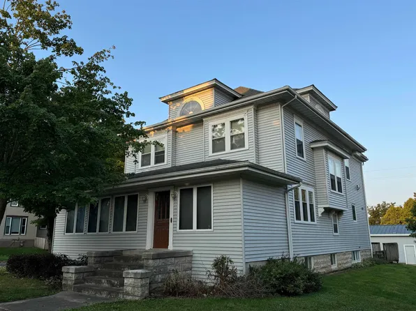 511 3rd St, Parkersburg, IA 50665