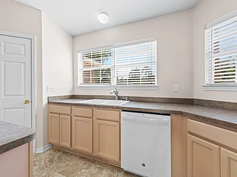 275 Limestone Cir — Photo 8