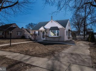 302 W 4th Ave, Barrington, NJ 08007