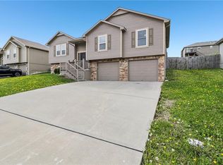 1307 NW Hilltop Ln, Grain Valley, MO 64029