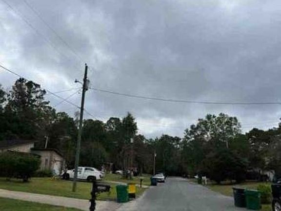Exterior Neighborhood (street photo)