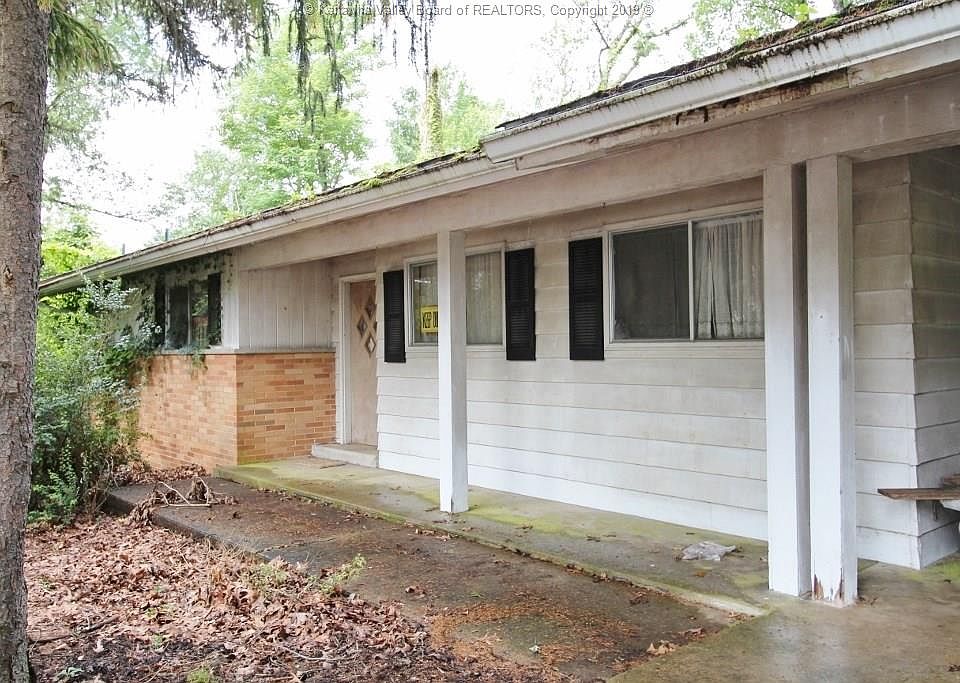 1st image of 303 Marion Cir