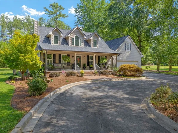 300 Horseshoe Dr, Seneca, SC 29678