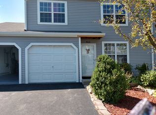 562 Normandie Ln, Round Lake Beach, IL