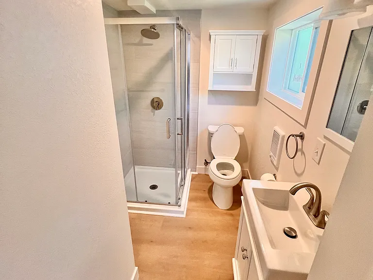 236 Barneson Ave #B — Photo 6