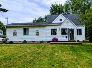 600 1st St, Fenton, MI 48430
