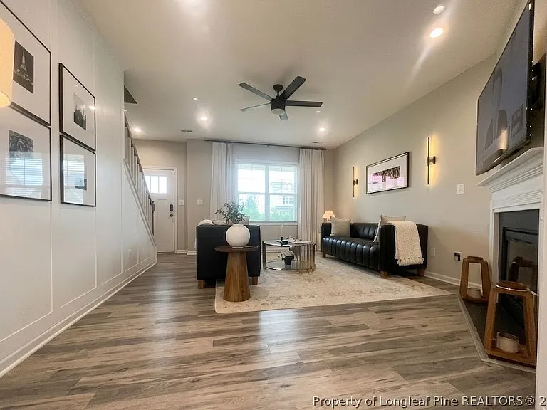 134 Chatfield Dr — Photo 2