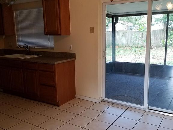 4th image of 2305 Sandalwood Dr
