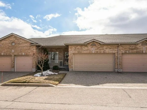 900 Doon Village Rd #3, Kitchener, ON N2P 1A4