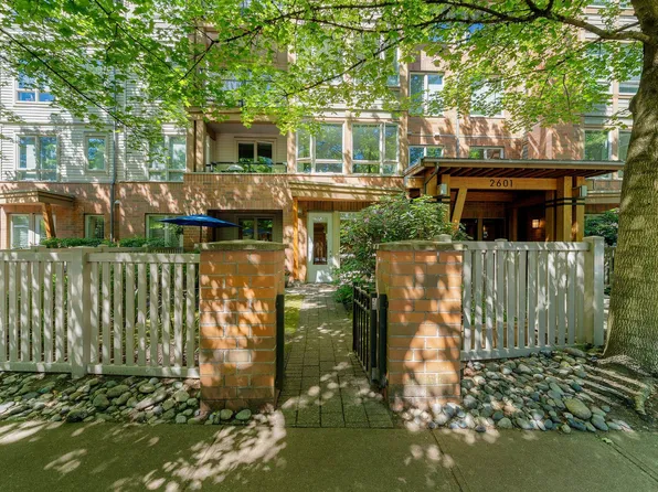 2601 Whiteley Ct #101, North Vancouver, BC V7J 2R7