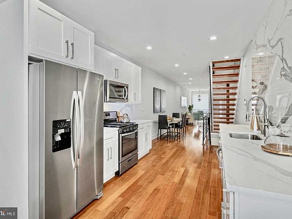 4th image of 2635 W Oxford St