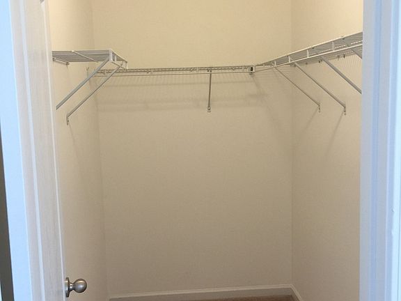 4th image of 501 Roanoke Dr