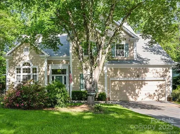 3415 Crescent Knoll Dr, Matthews, NC 28105
