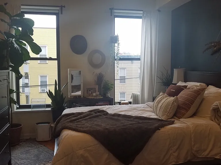 525 Adams St #4L — Photo 5
