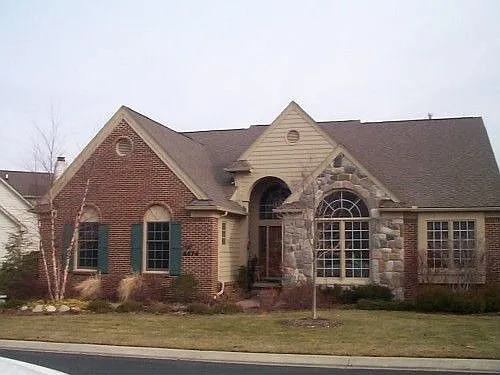 4674 Roundtree Dr photo 1