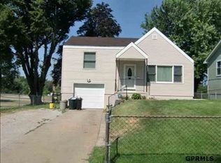 6702 N 37th St, Omaha, NE 68112