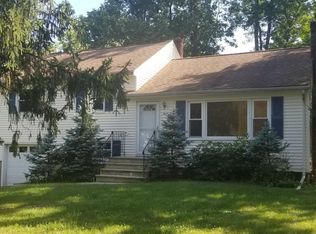 5 Emerson Dr, Whippany, NJ 07981