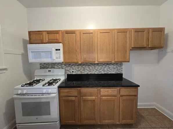 1452 Oak Ave APT 2N, Evanston, IL 60201