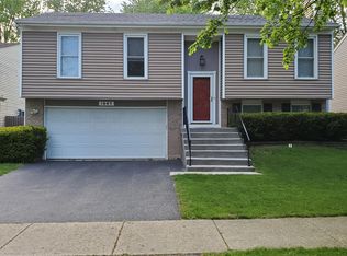 1645 Cumberland Rd, Aurora, IL 60504