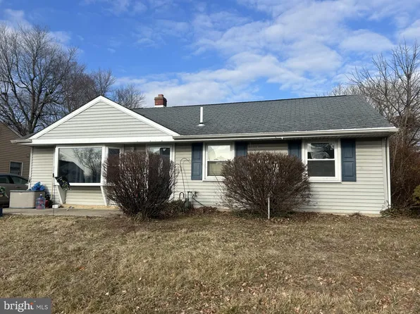 2868 Crafton Dr, Bensalem, PA 19020