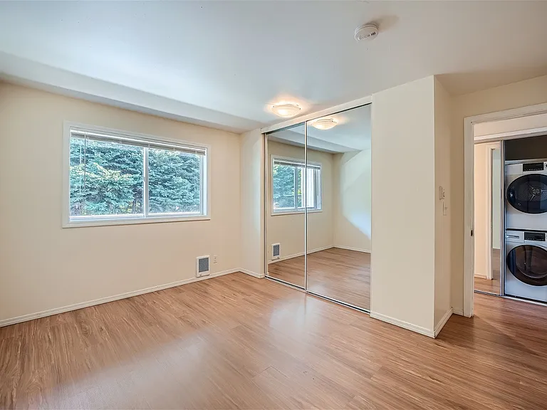 Sunset View Apartments — Photo 9