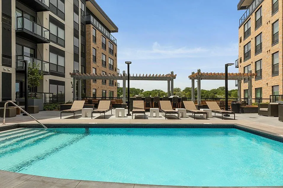 Cedar Pointe Townhomes — Photo 4