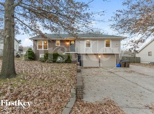 207 W Heritage Dr, Raymore, MO 64083