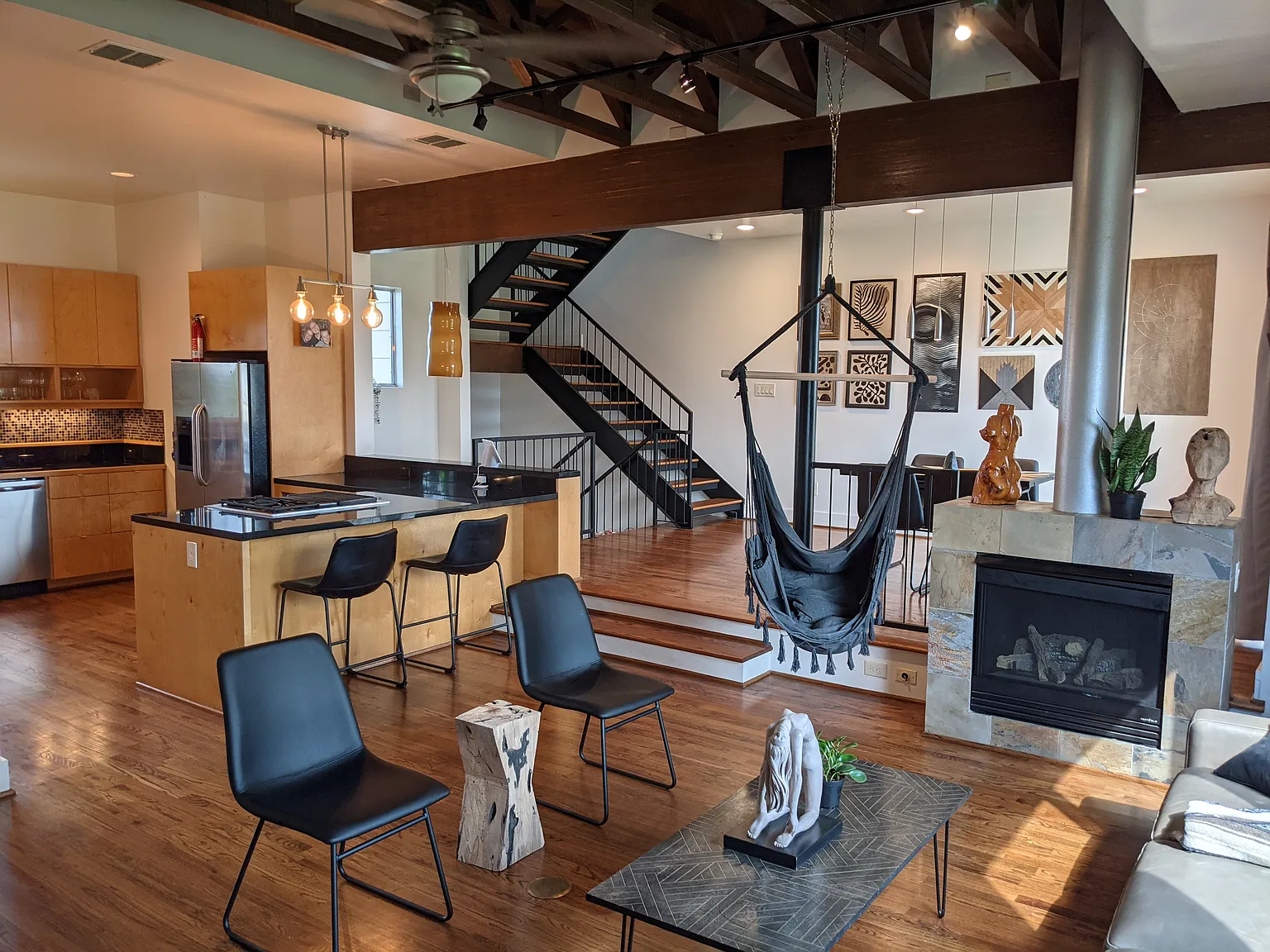 3 bed, 3.5 bath, 2082 sqft, $3,500 — Photo 1