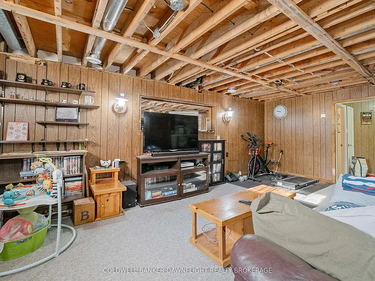 105 Wellington St W — Photo 34