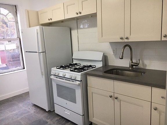 5th image of 678 Grand St #6