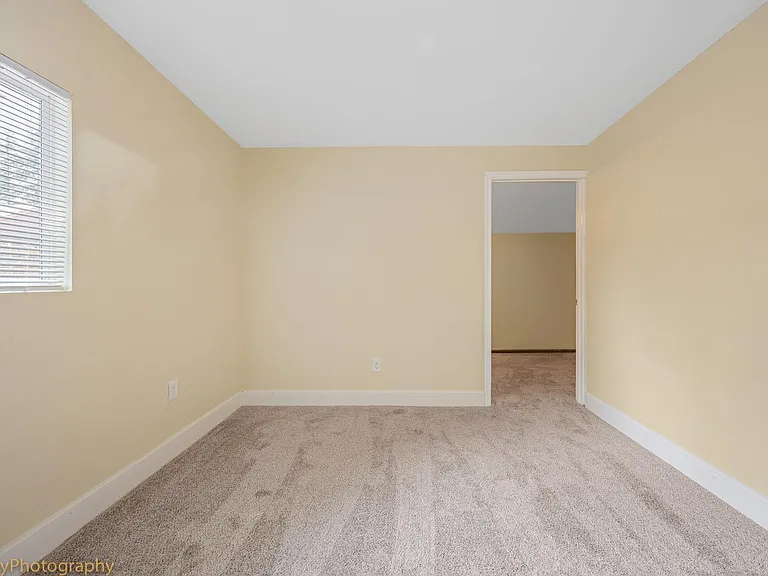 1327 SE 182nd Ave #B — Photo 3