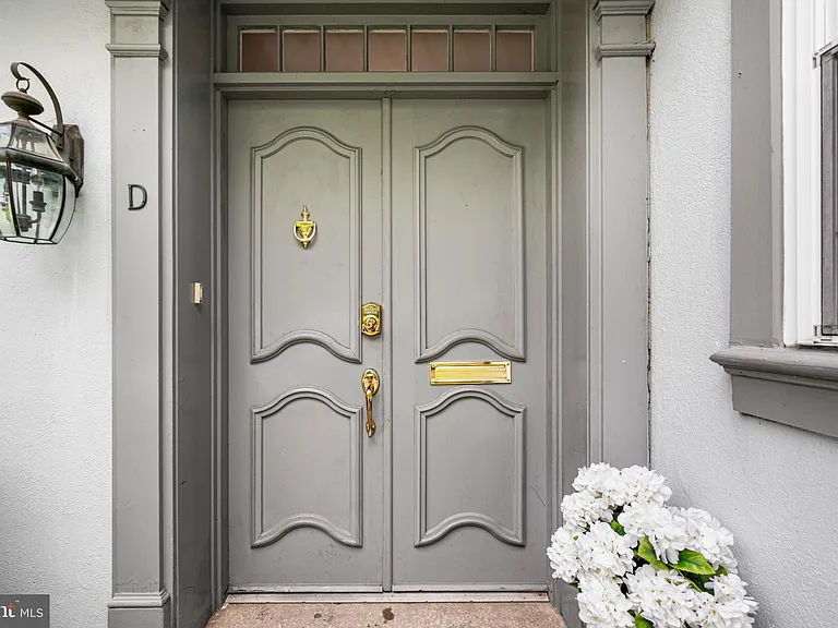 15 Llanfair Rd #D — Photo 2