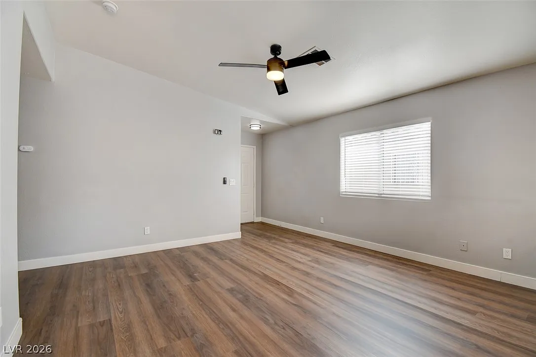 3 bed, 2.0 bath, 1135 sqft, $1,995 — Photo 2