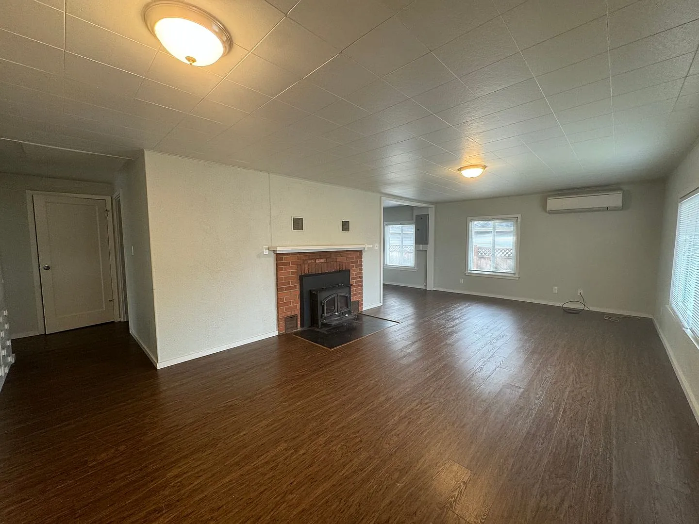 West Roseburg 2 Bedroom house with garage and shop — Photo 3