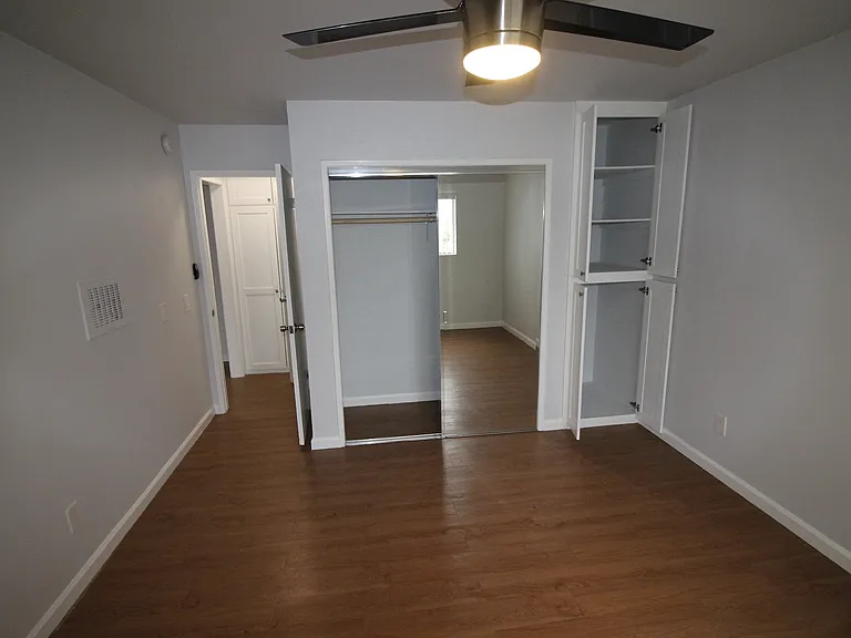 S Avenue 53 — Photo 15