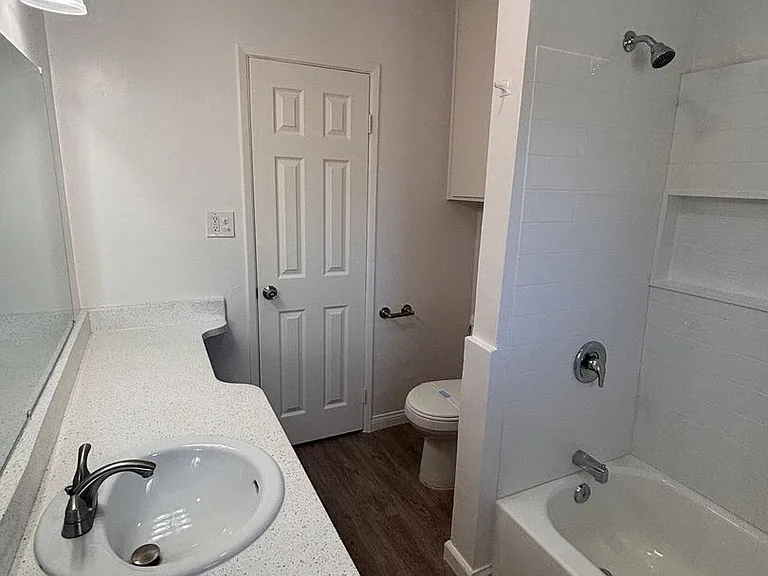 University Terrace Apartments — Photo 57