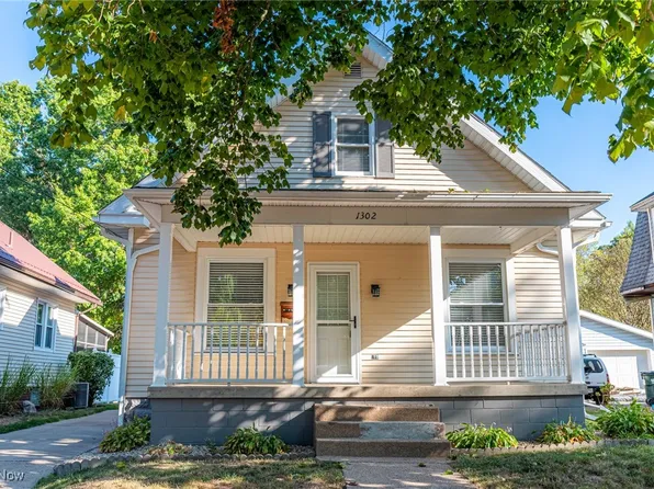 1302 Oak Ave, Coshocton, OH 43812