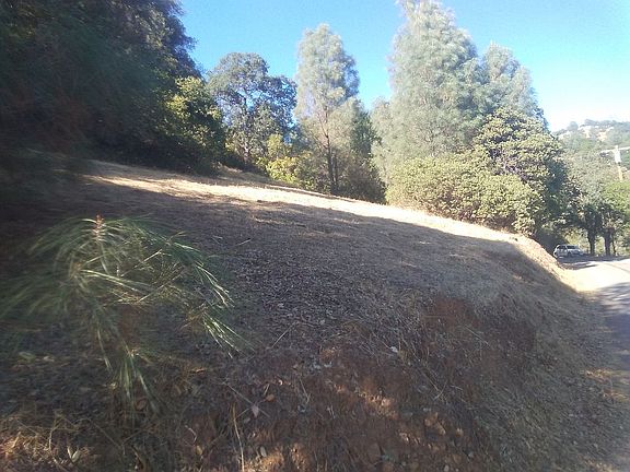 Gentle upslope at Lakeview Dr